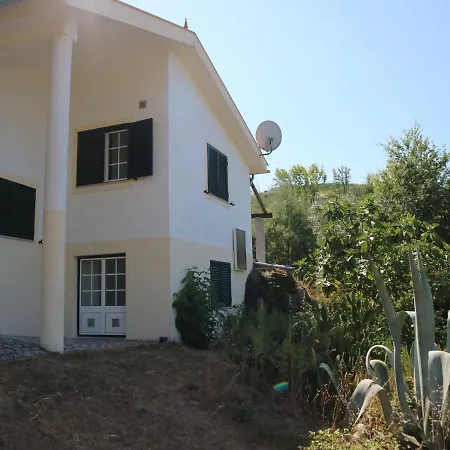 Detached Holiday With Delightful View Over The Valley Сasa de vacaciones Tábua