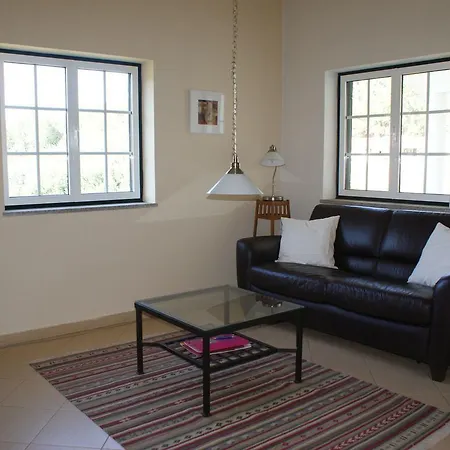 Detached Holiday With Delightful View Over The Valley Tábua